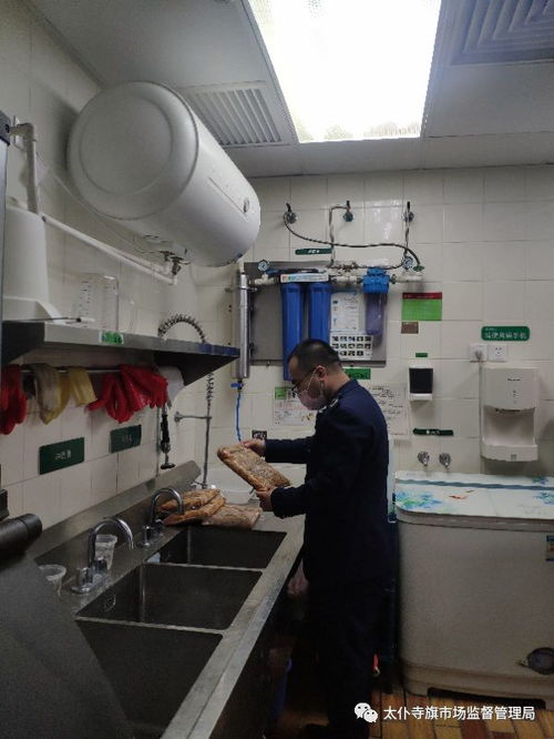 太仆寺旗市監(jiān)局開(kāi)展餐飲服務(wù)食品安全風(fēng)險(xiǎn)隱患拉網(wǎng)式大排查，筑牢群眾飲食安全防線(xiàn)